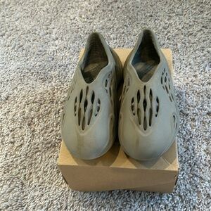 Yeezy foam runners